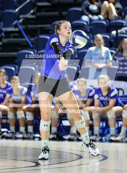 Thumbnail 3 in Friendswood vs. Fulshear (UIL 5A Regional Quarterfinal Playoff) photogallery.