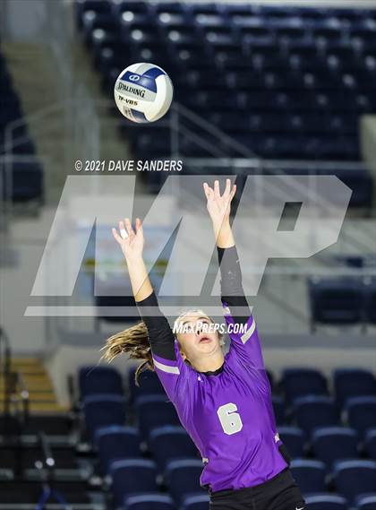 Thumbnail 2 in Friendswood vs. Fulshear (UIL 5A Regional Quarterfinal Playoff) photogallery.