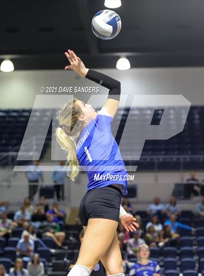 Thumbnail 1 in Friendswood vs. Fulshear (UIL 5A Regional Quarterfinal Playoff) photogallery.