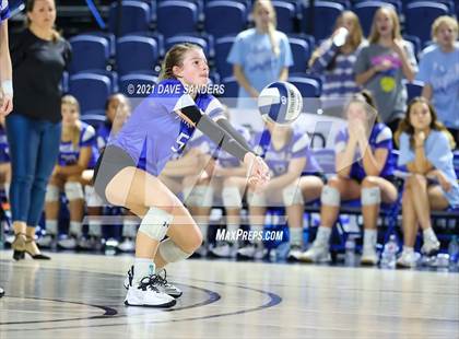 Thumbnail 1 in Friendswood vs. Fulshear (UIL 5A Regional Quarterfinal Playoff) photogallery.