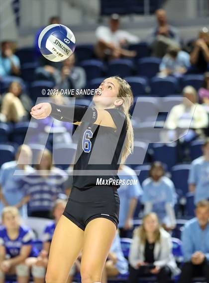 Thumbnail 1 in Friendswood vs. Fulshear (UIL 5A Regional Quarterfinal Playoff) photogallery.
