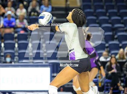 Thumbnail 2 in Friendswood vs. Fulshear (UIL 5A Regional Quarterfinal Playoff) photogallery.