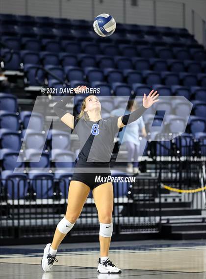 Thumbnail 3 in Friendswood vs. Fulshear (UIL 5A Regional Quarterfinal Playoff) photogallery.