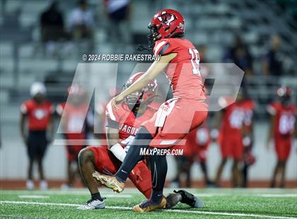 Thumbnail 1 in Waxahachie @ Horn photogallery.