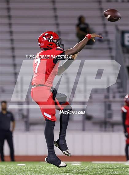 Thumbnail 3 in Waxahachie @ Horn photogallery.