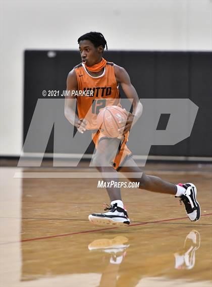 Thumbnail 1 in Hutto @ Vandegrift photogallery.