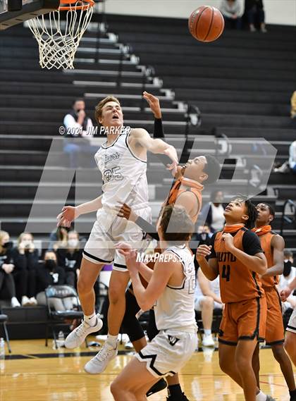 Thumbnail 3 in Hutto @ Vandegrift photogallery.