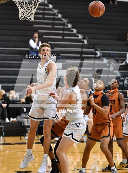 Thumbnail 1 in Hutto @ Vandegrift photogallery.