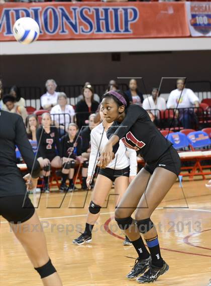Thumbnail 3 in Hough vs. Wakefield (NCHSAA 4A Final) photogallery.