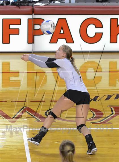 Thumbnail 2 in Hough vs. Wakefield (NCHSAA 4A Final) photogallery.