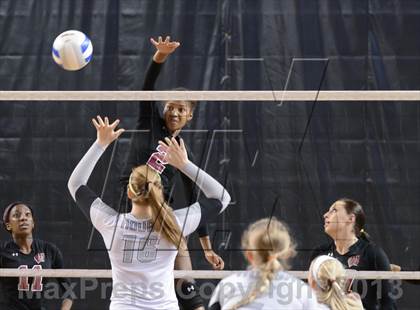 Thumbnail 2 in Hough vs. Wakefield (NCHSAA 4A Final) photogallery.