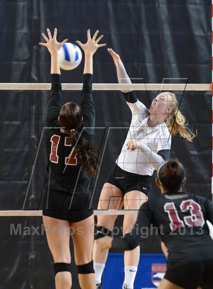 Thumbnail 3 in Hough vs. Wakefield (NCHSAA 4A Final) photogallery.
