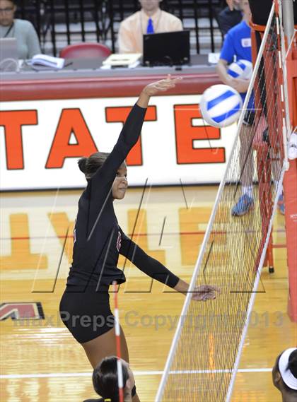 Thumbnail 1 in Hough vs. Wakefield (NCHSAA 4A Final) photogallery.
