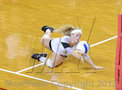 Thumbnail 2 in Hough vs. Wakefield (NCHSAA 4A Final) photogallery.