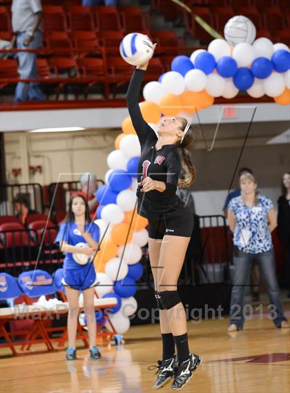 Thumbnail 1 in Hough vs. Wakefield (NCHSAA 4A Final) photogallery.