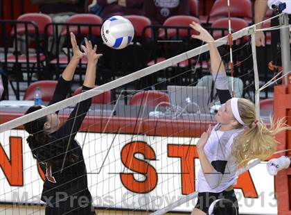 Thumbnail 1 in Hough vs. Wakefield (NCHSAA 4A Final) photogallery.