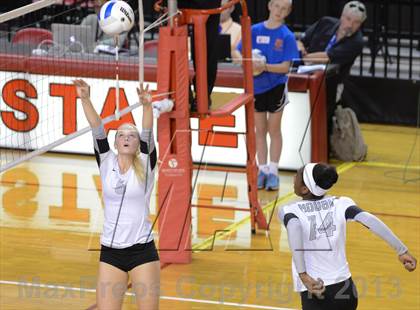 Thumbnail 3 in Hough vs. Wakefield (NCHSAA 4A Final) photogallery.