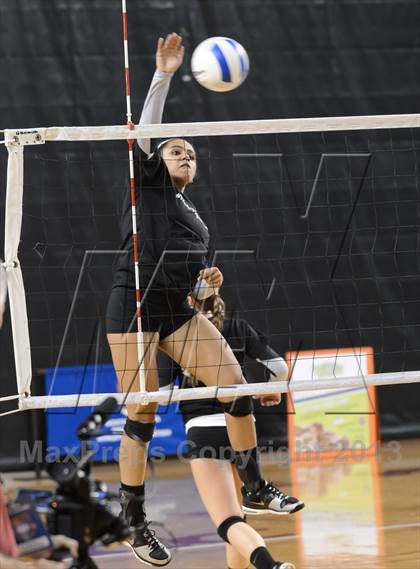 Thumbnail 1 in Hough vs. Wakefield (NCHSAA 4A Final) photogallery.