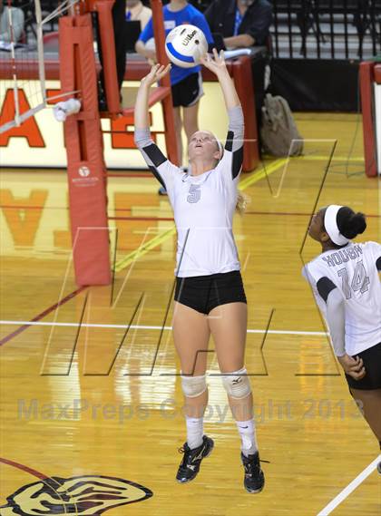 Thumbnail 2 in Hough vs. Wakefield (NCHSAA 4A Final) photogallery.