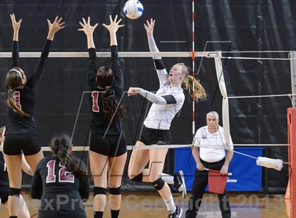 Thumbnail 2 in Hough vs. Wakefield (NCHSAA 4A Final) photogallery.