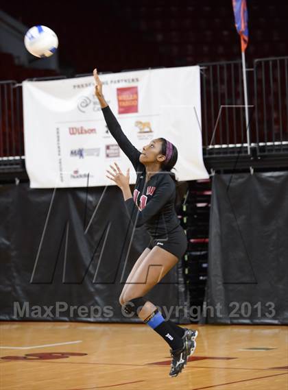 Thumbnail 1 in Hough vs. Wakefield (NCHSAA 4A Final) photogallery.