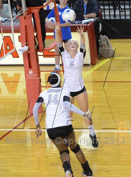 Thumbnail 2 in Hough vs. Wakefield (NCHSAA 4A Final) photogallery.
