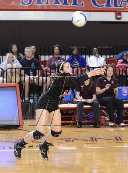 Thumbnail 2 in Hough vs. Wakefield (NCHSAA 4A Final) photogallery.