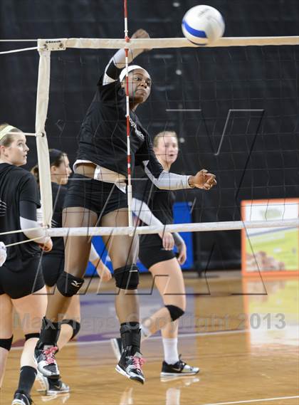 Thumbnail 3 in Hough vs. Wakefield (NCHSAA 4A Final) photogallery.