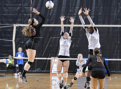 Thumbnail 2 in Hough vs. Wakefield (NCHSAA 4A Final) photogallery.