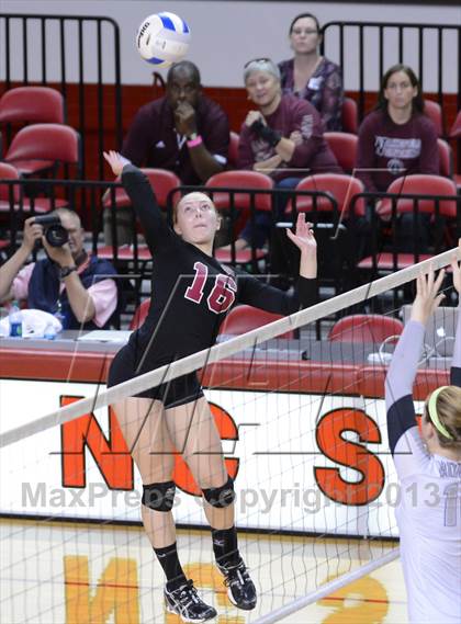 Thumbnail 1 in Hough vs. Wakefield (NCHSAA 4A Final) photogallery.