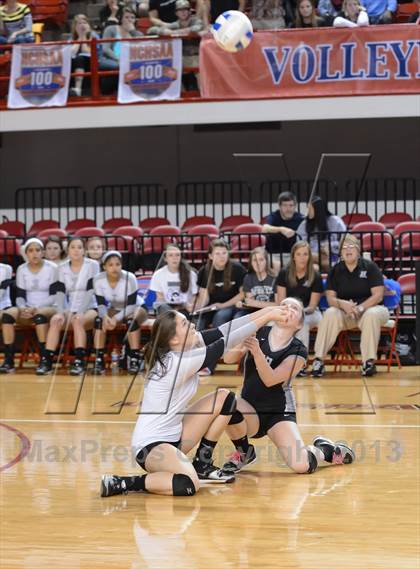 Thumbnail 3 in Hough vs. Wakefield (NCHSAA 4A Final) photogallery.