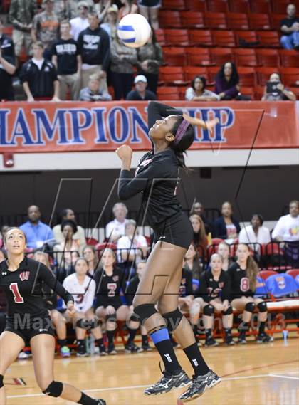 Thumbnail 2 in Hough vs. Wakefield (NCHSAA 4A Final) photogallery.