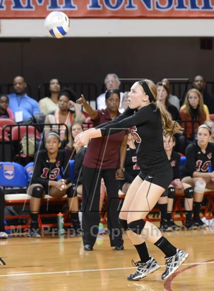 Thumbnail 2 in Hough vs. Wakefield (NCHSAA 4A Final) photogallery.