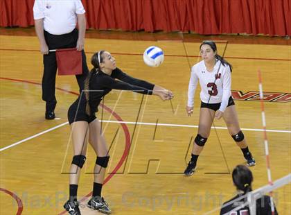 Thumbnail 1 in Hough vs. Wakefield (NCHSAA 4A Final) photogallery.