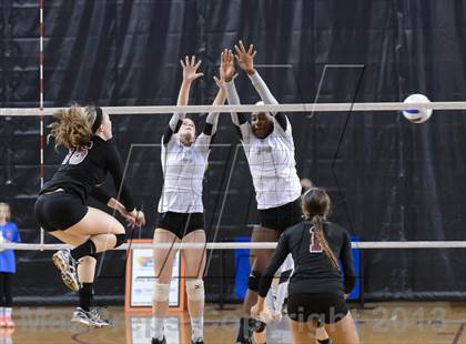 Thumbnail 3 in Hough vs. Wakefield (NCHSAA 4A Final) photogallery.