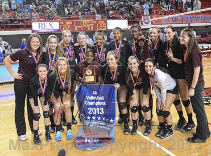 Thumbnail 1 in Hough vs. Wakefield (NCHSAA 4A Final) photogallery.