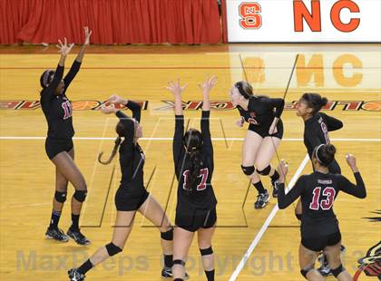 Thumbnail 2 in Hough vs. Wakefield (NCHSAA 4A Final) photogallery.