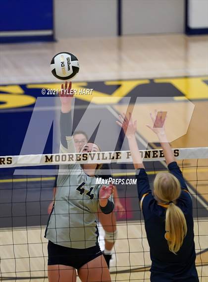 Thumbnail 1 in Decatur Central @ Mooresville photogallery.