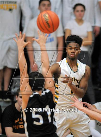Thumbnail 2 in Stevenson vs. Highland Park (IHSA Class 4A Regional) photogallery.
