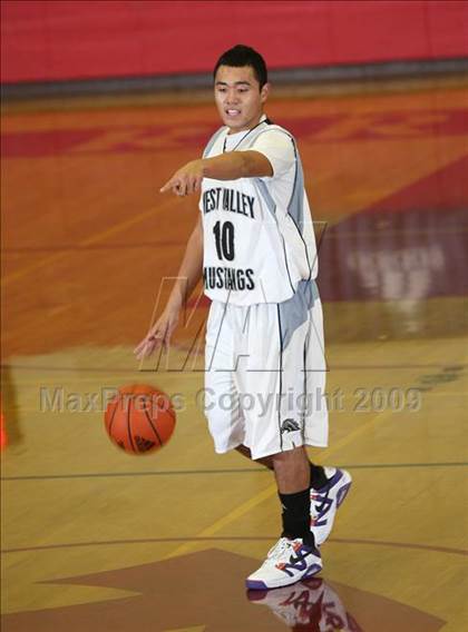 Thumbnail 3 in Rocklin vs. West Valley (MaxPreps Holiday Classic) photogallery.