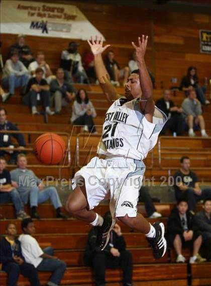 Thumbnail 2 in Rocklin vs. West Valley (MaxPreps Holiday Classic) photogallery.
