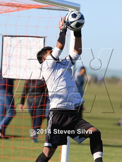 Thumbnail 2 in Cathedral (Los Angeles) vs. Loyola (20th Annual SoCal Classic) photogallery.