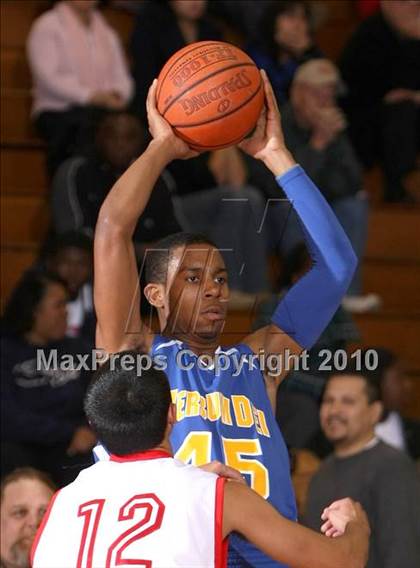 Thumbnail 2 in Verbum Dei @ Redondo (Seahawk Classic) photogallery.