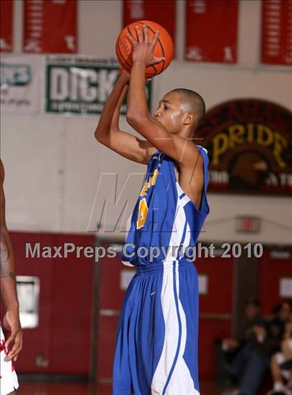 Thumbnail 1 in Verbum Dei @ Redondo (Seahawk Classic) photogallery.