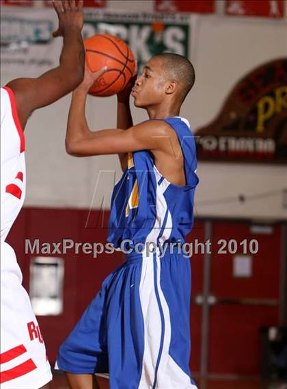 Thumbnail 2 in Verbum Dei @ Redondo (Seahawk Classic) photogallery.