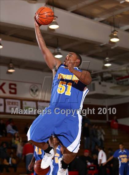 Thumbnail 2 in Verbum Dei @ Redondo (Seahawk Classic) photogallery.