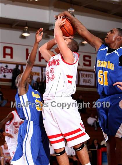 Thumbnail 1 in Verbum Dei @ Redondo (Seahawk Classic) photogallery.