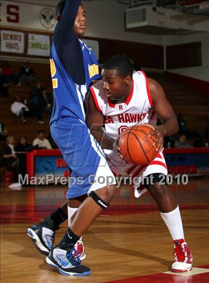 Thumbnail 1 in Verbum Dei @ Redondo (Seahawk Classic) photogallery.