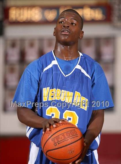 Thumbnail 3 in Verbum Dei @ Redondo (Seahawk Classic) photogallery.