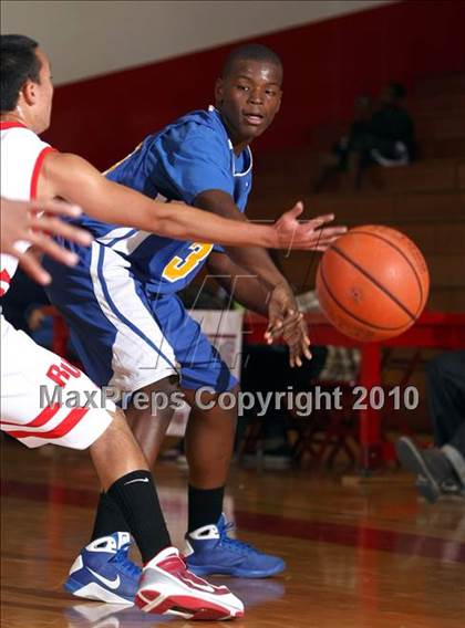 Thumbnail 2 in Verbum Dei @ Redondo (Seahawk Classic) photogallery.
